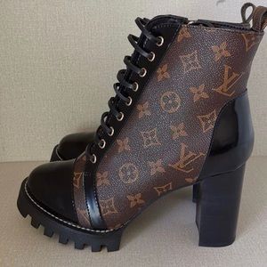 Louie v boots